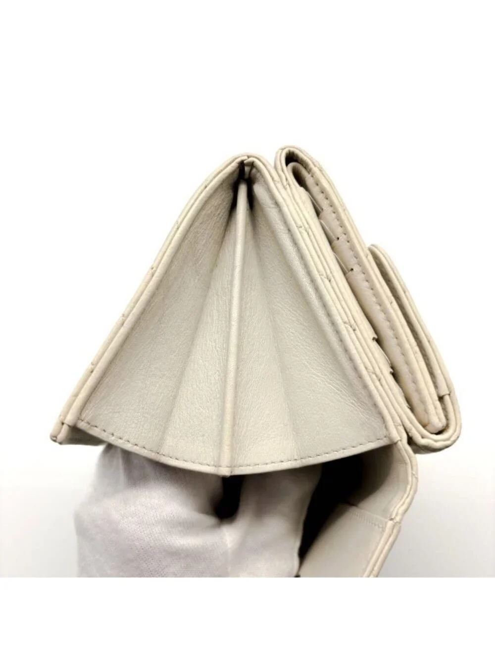 ★SOLD★ Chanel Wallet Shell Blanc Stitch Hook Trifold - Picture 12 of 13